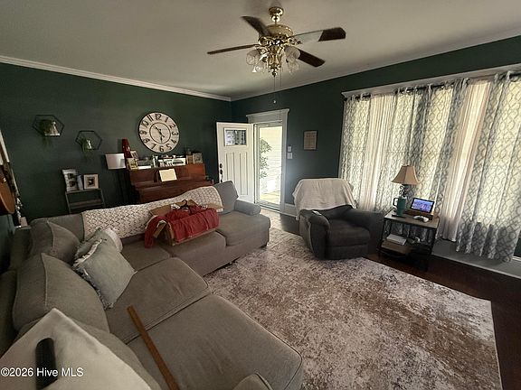 5th image of 136 Maple Street