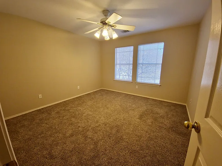 5661 Hartson — Photo 28