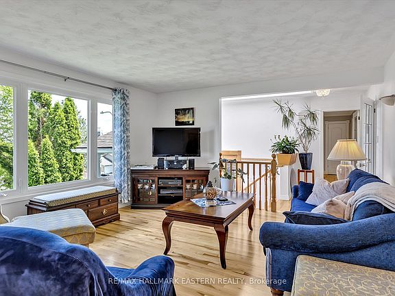 3rd image of 959 Golfview Rd