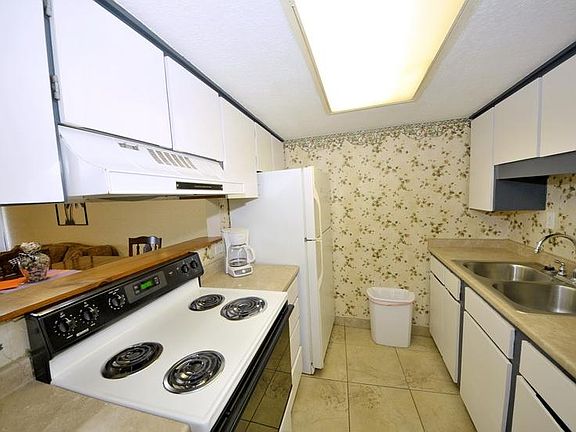 5th image of 14401 Commodores Dr Unit 204
