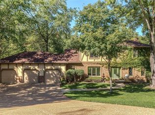 537 Black Canyon Ct, Ballwin, MO 63011