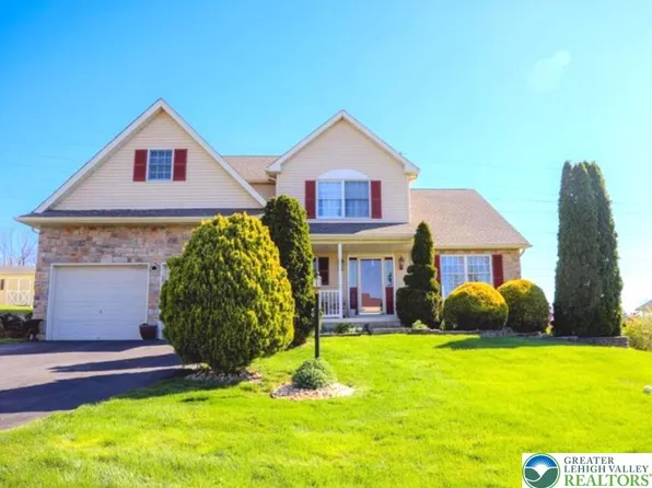 3104 Peacock Dr, Bethlehem, PA 18020