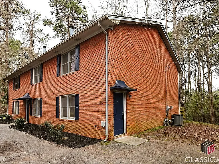 207 Highland Park Dr — Photo 1
