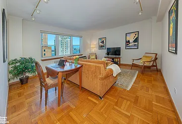 11 Riverside Drive