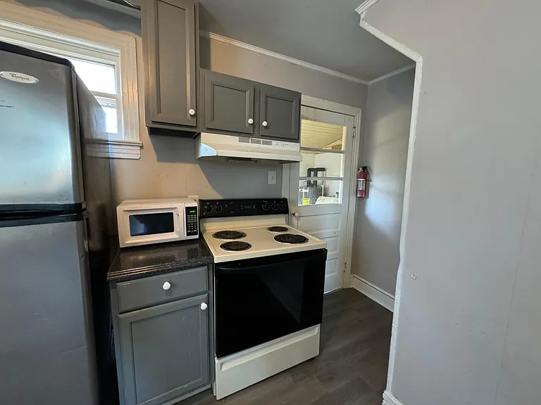 211 Hylawn Ave — Photo 3