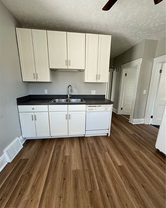 2nd image of 4247 Archwood Ave