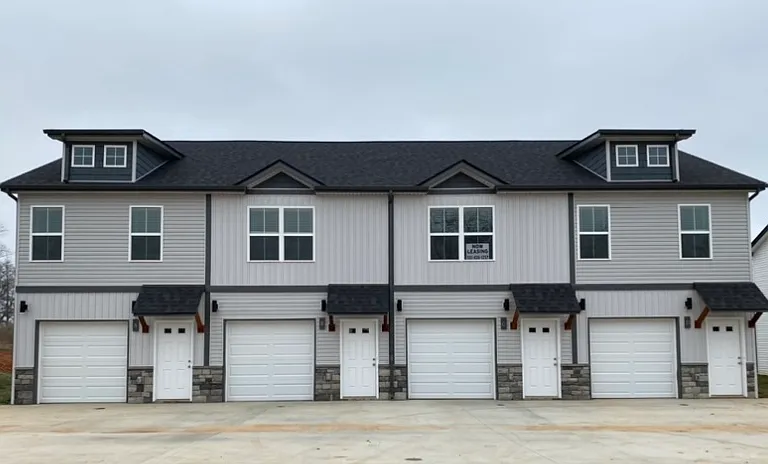1035 Glenkirk Dr — Photo 1