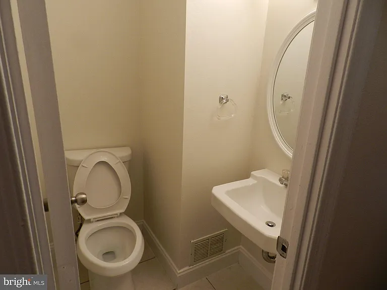 5956 Westchester Park Dr — Photo 9