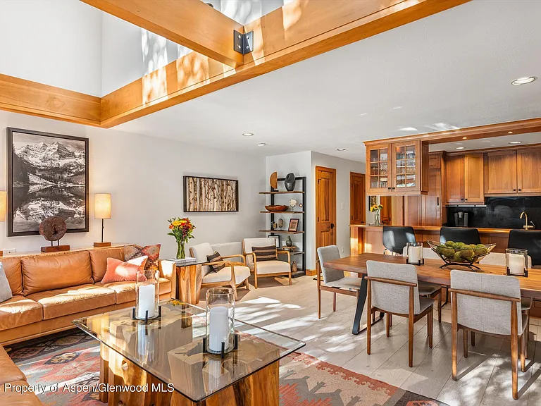 326 W Hopkins Ave — Photo 7
