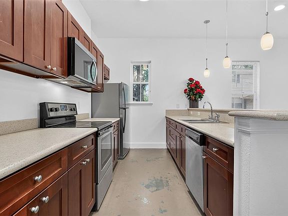 2nd image of 727 NW 4TH AVENUE