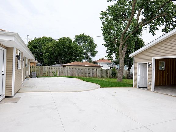 5th image of 4621 39th AVENUE