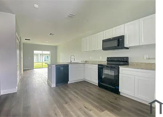 3 bed, 1162 sqft, $1,697 — Photo 3