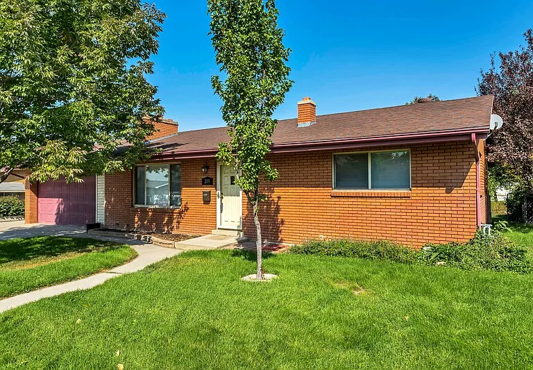 299 E 3200 N — Photo 13