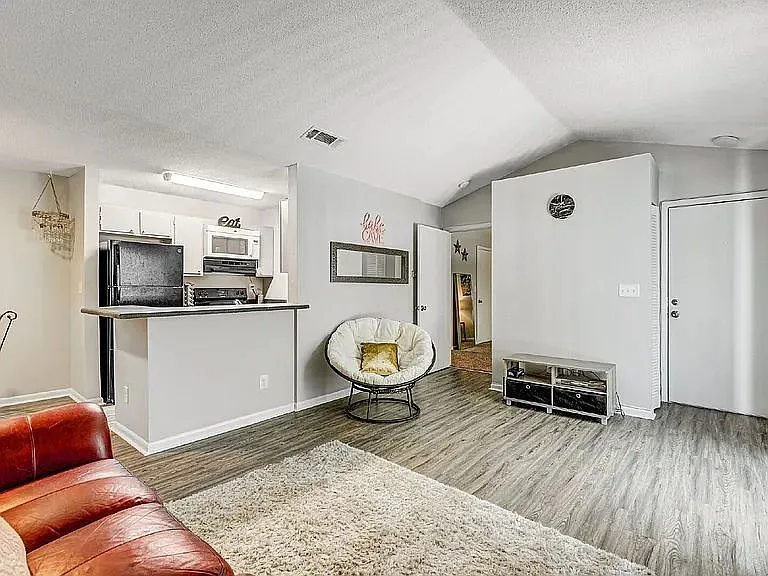 2393 Continental Ave #B12 — Photo 12