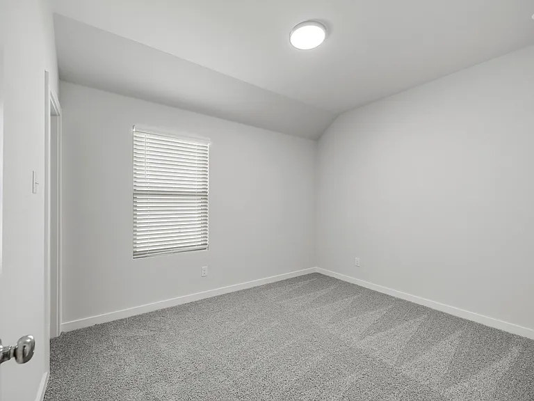 1136 Del Rio Dr — Photo 17