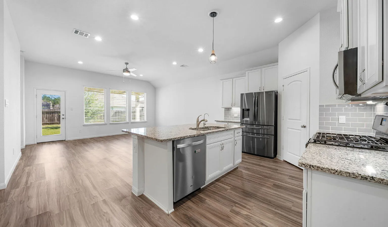 4 bed, 3.0 bath, 2082 sqft, $2,300 — Photo 3