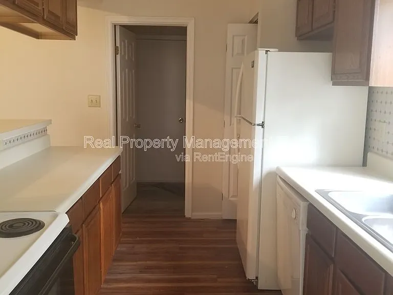 467 Springmont Ct — Photo 8