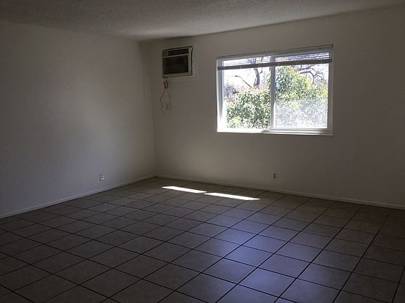 2nd image of 400 W Lockeford St APT 9