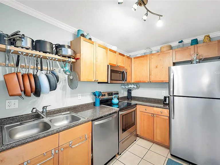 237 Seahorse Dr SE #H — Photo 9
