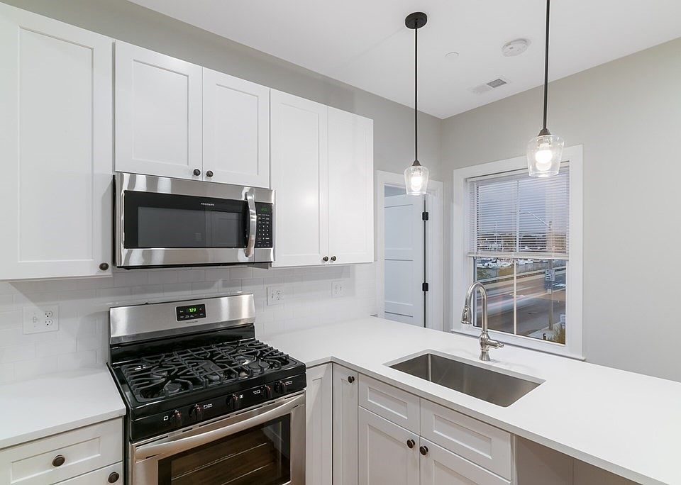 1st image of 471 Meridian St #4B