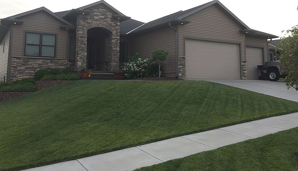 1st image of 9019 S 72nd St