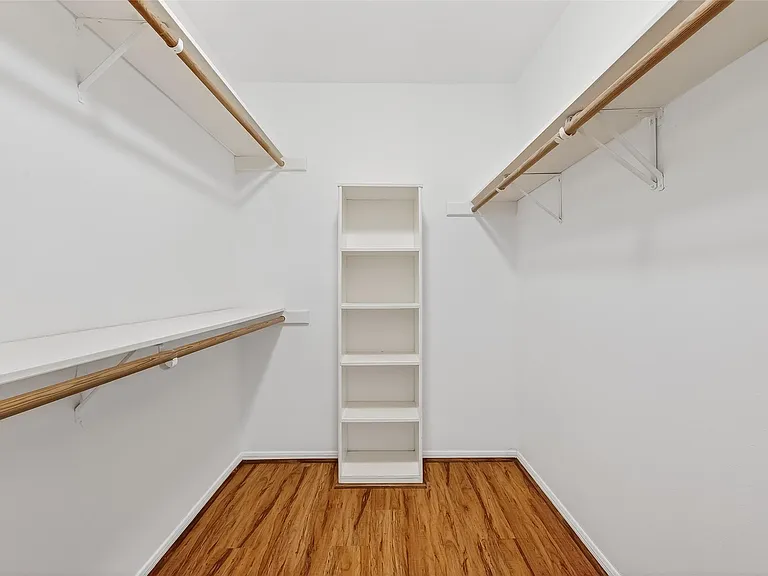 500 N Post Oak Ln — Photo 38