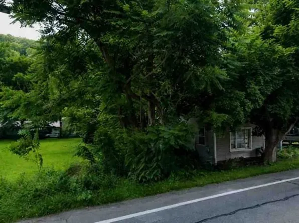 1029 Portersville Rd, Ellwood City, PA 16117