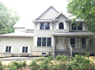 254 Pin Oak Rd, Stroudsburg, PA 18360