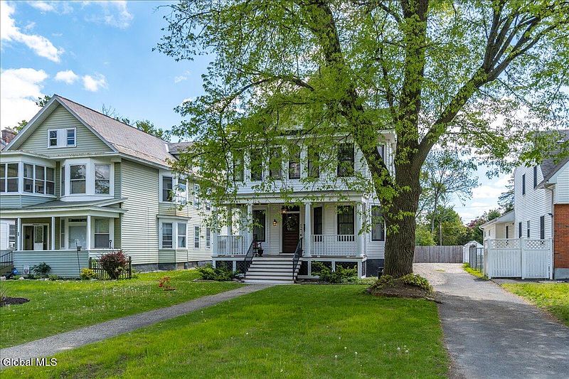 3rd image of 65 Manning Boulevard
