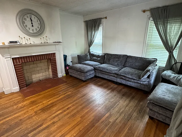 112 Leflore Ave — Photo 2