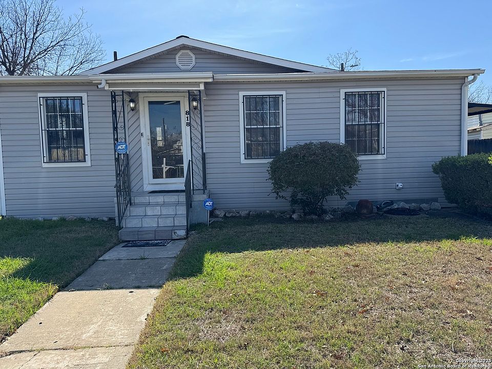 1st image of 818 Cavalier Ave