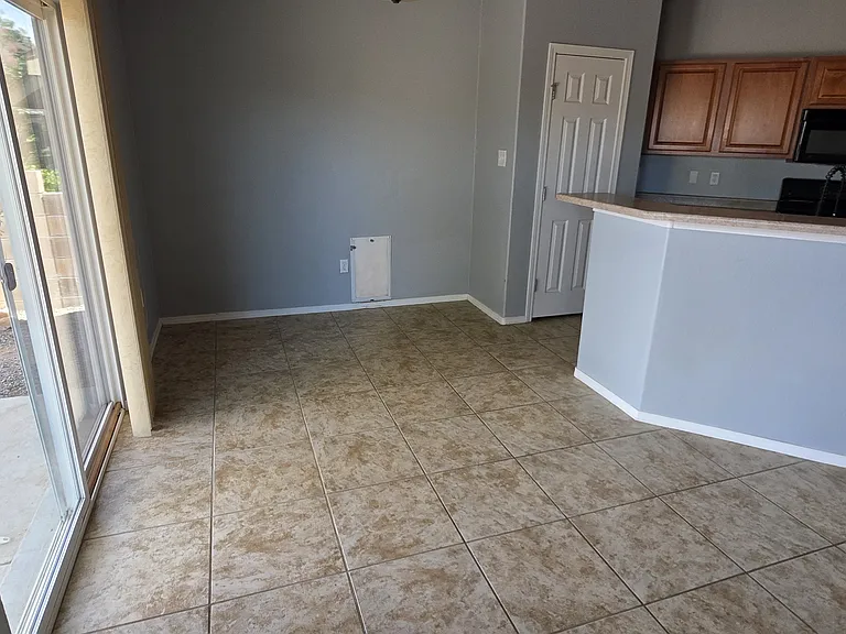 1100 Alegria Rd NW — Photo 8