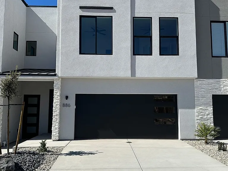 915 S Willow Dr — Photo 1