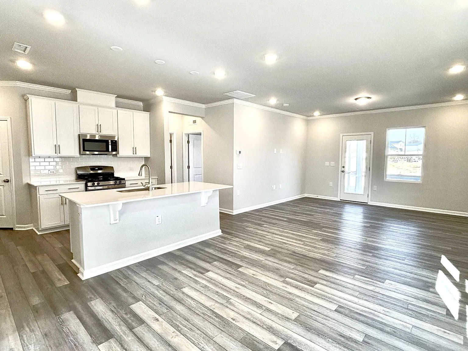 4 bed, 2132 sqft, $1,995 — Photo 3
