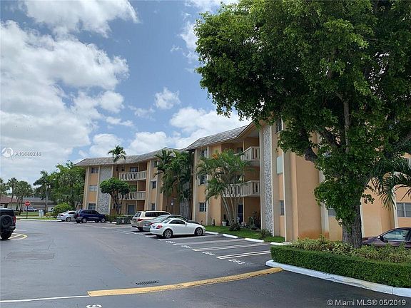 3rd image of 7400 N Miami Lakes Dr #D102