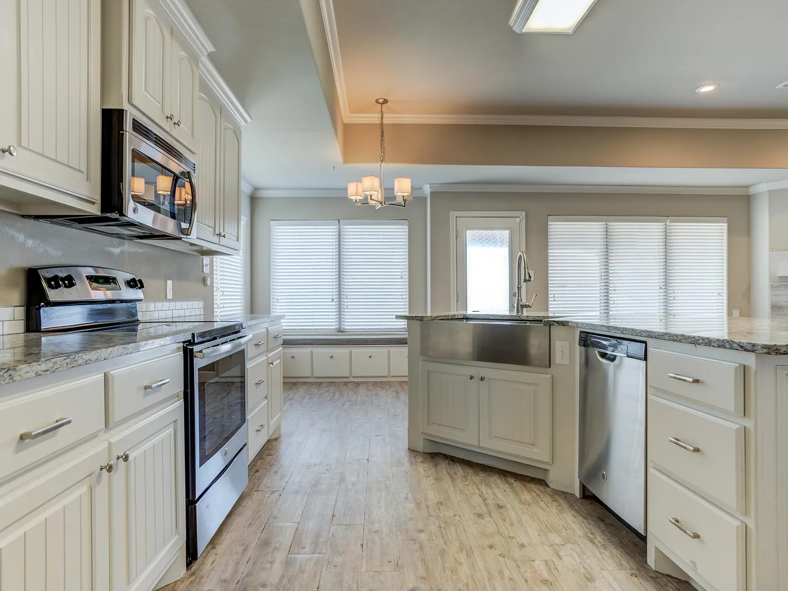 4 bed, 2165 sqft, $2,199 — Photo 4