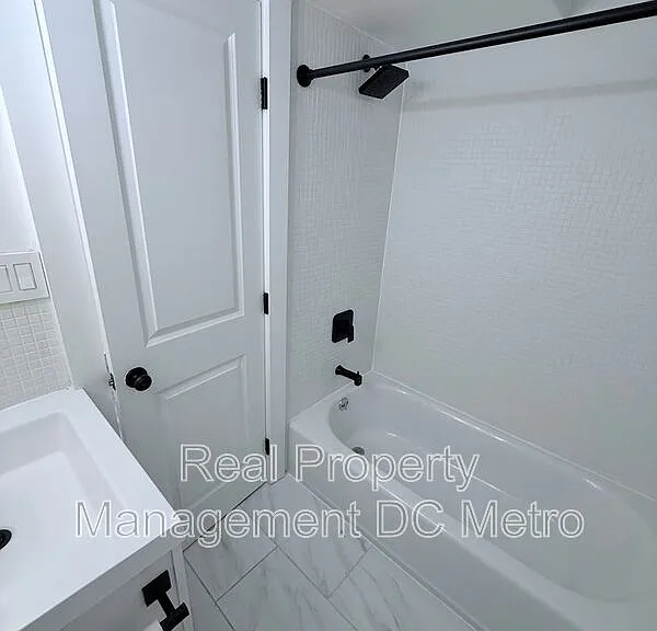 1447 Holbrook St NE — Photo 12