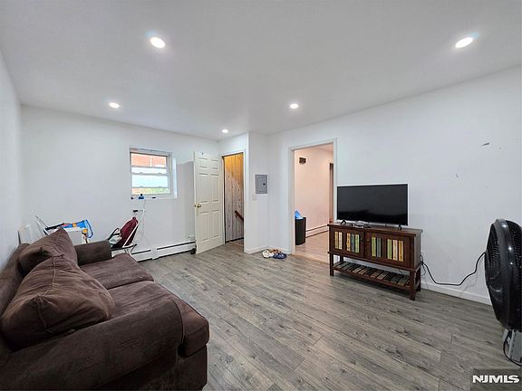 5th image of 35 Gaston Ave Floor 2