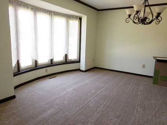 Formal dining / new carpet