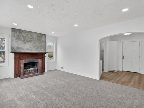 4th image of 367 McCormack St