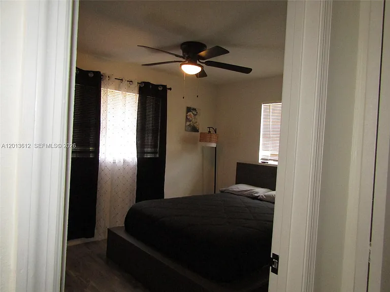 2447 Messina Ave — Photo 17