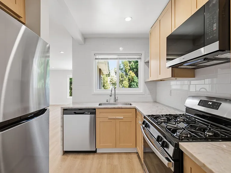 4321 Saugus Ave — Photo 18