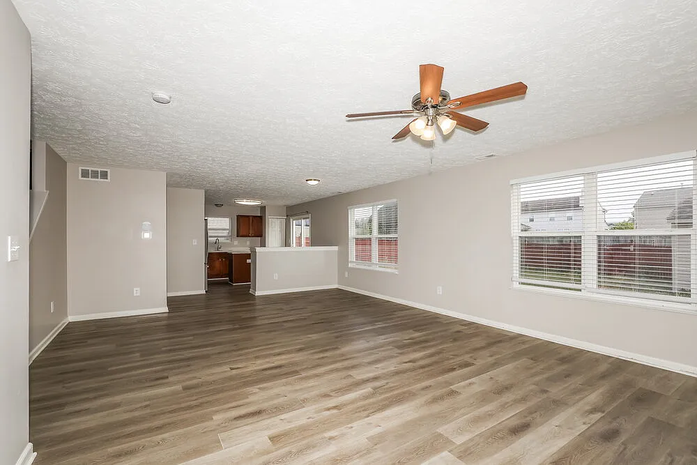 3 bed, 2.5 bath, 2260 sqft, $1,945 — Photo 4
