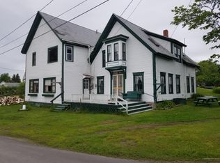 22 Beach Loop Rd, New Harbor, ME 04554