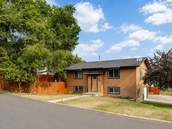 136 SE G St, Madras, OR 97741