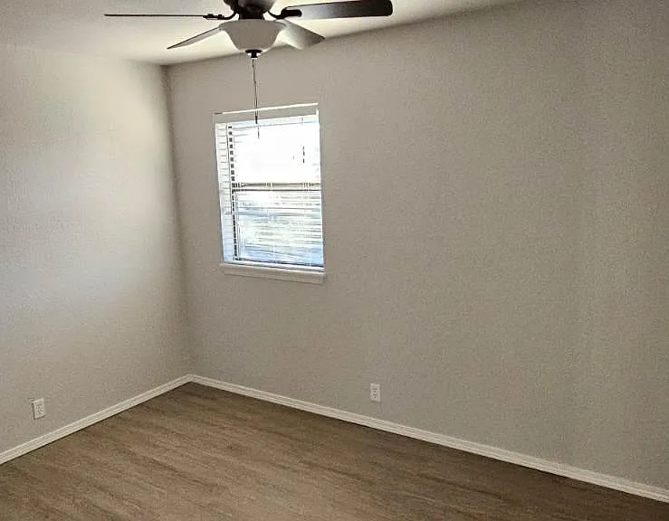2308 Shady Tree Ln — Photo 26