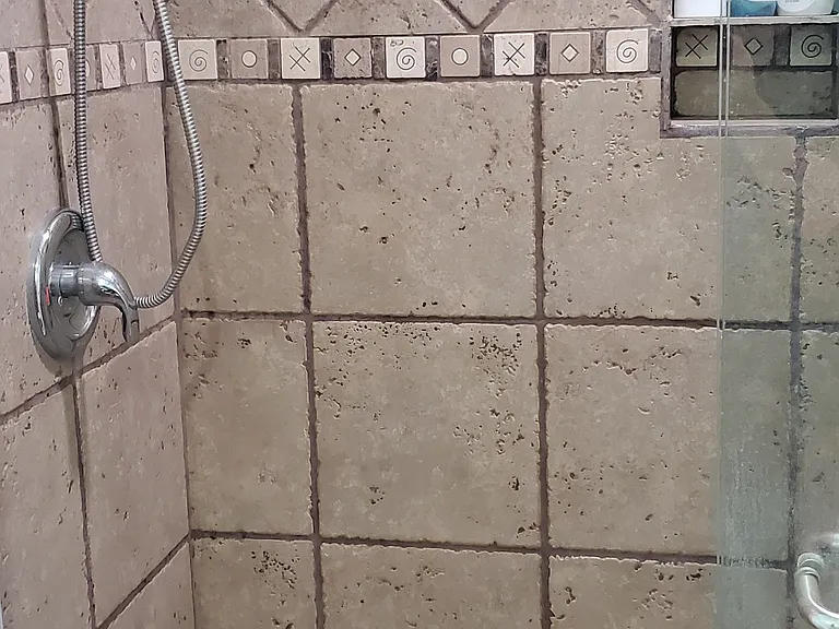 Walk-in with dual showerheads in Master bed rm