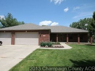 918 Timberview Ln, Monticello, IL 61856