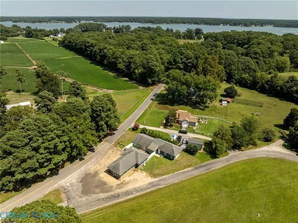 5672 E River Rd, Foster, VA 23056