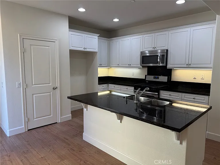 759 E Sierra Madre Ave — Photo 7